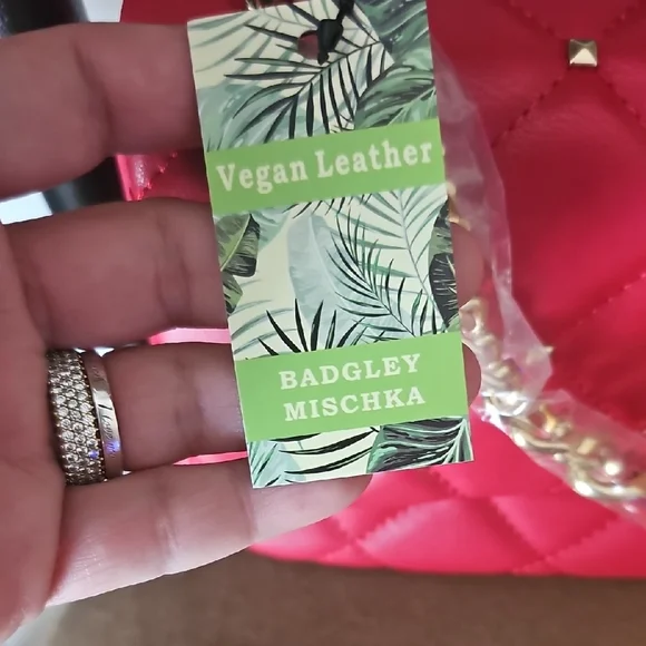 Red Quilted Chain Shoulder Bag - Picture 2 of 6